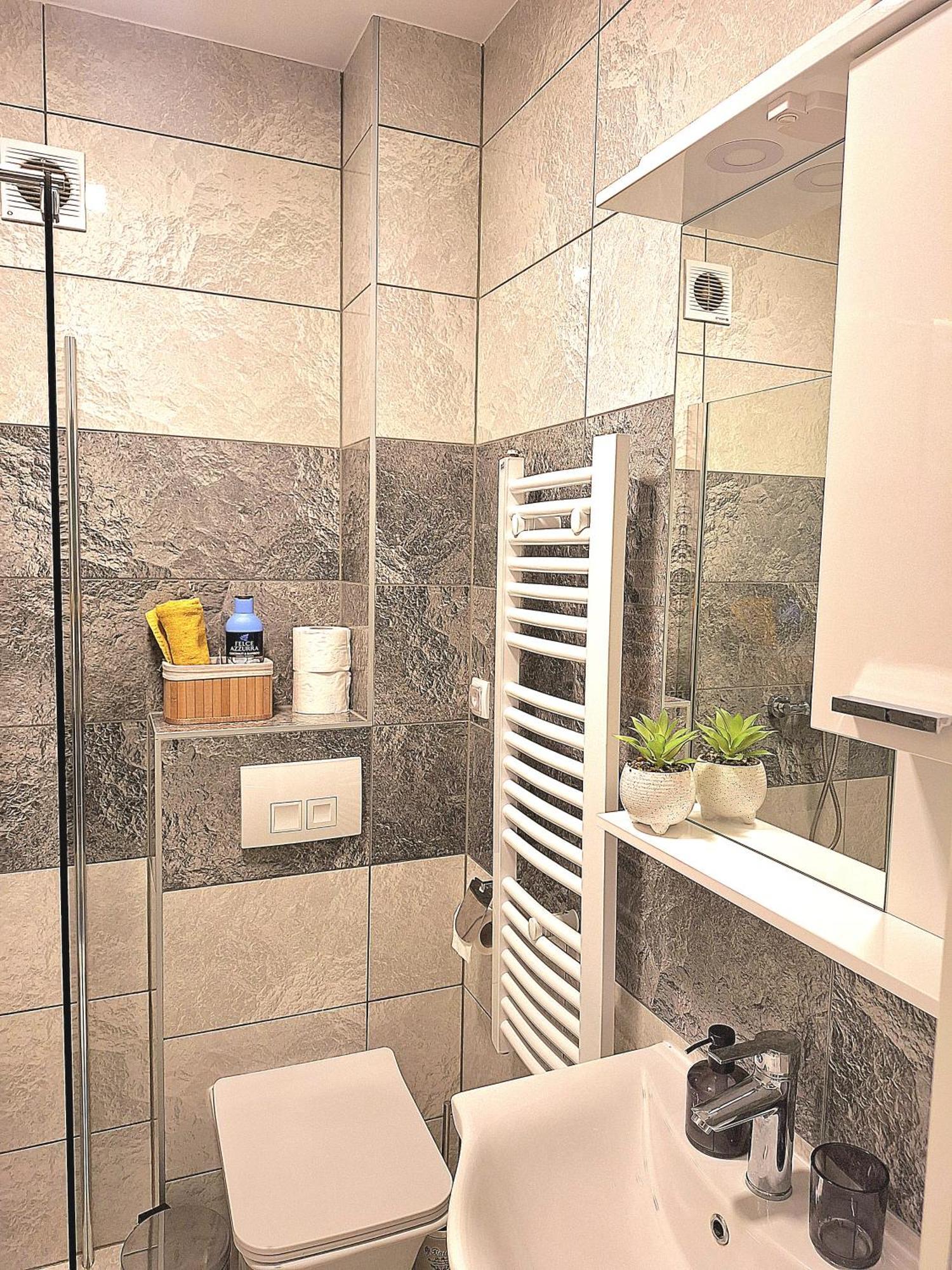 Azimut Apartman ビイェリナ エクステリア 写真